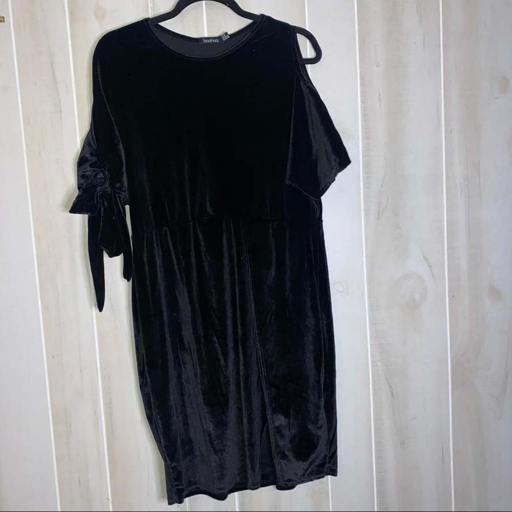 Boohoo Velvet Cold Shoulder Dress Size 16 Black